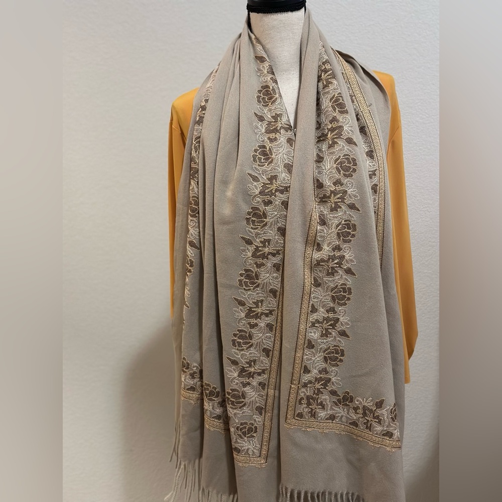 Elegant Embroidered Scarf for Women - Cozy & Warm, Perfect for Fall/Winter